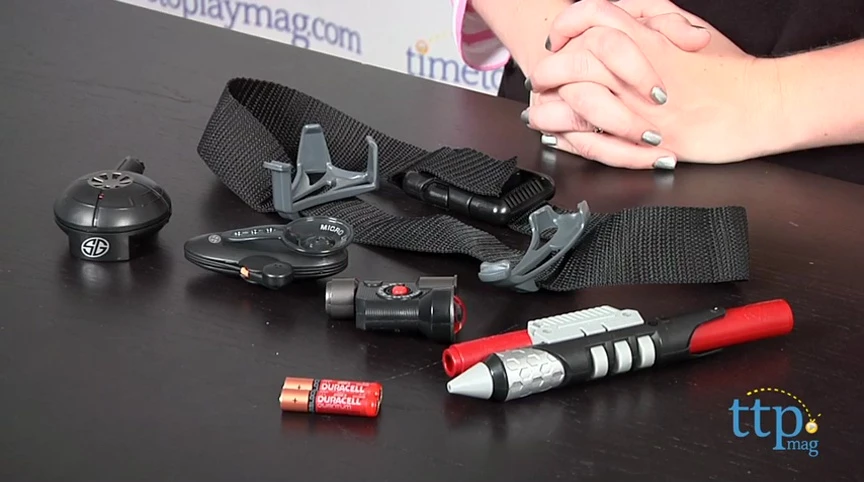 Close-up of the Spy Laser Pen's buttons and telescope.
