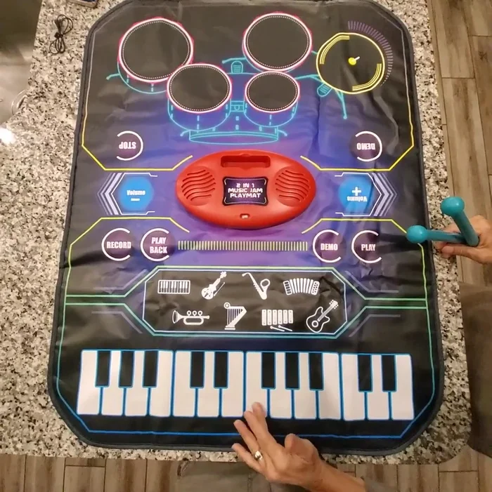 Drum Mode: Activate the drum mode to play along with various drum rhythms.