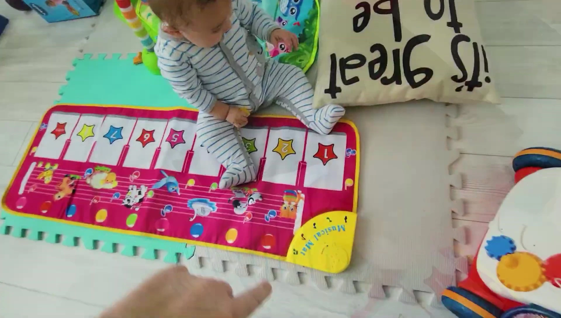 The lightweight piano mat being shown.