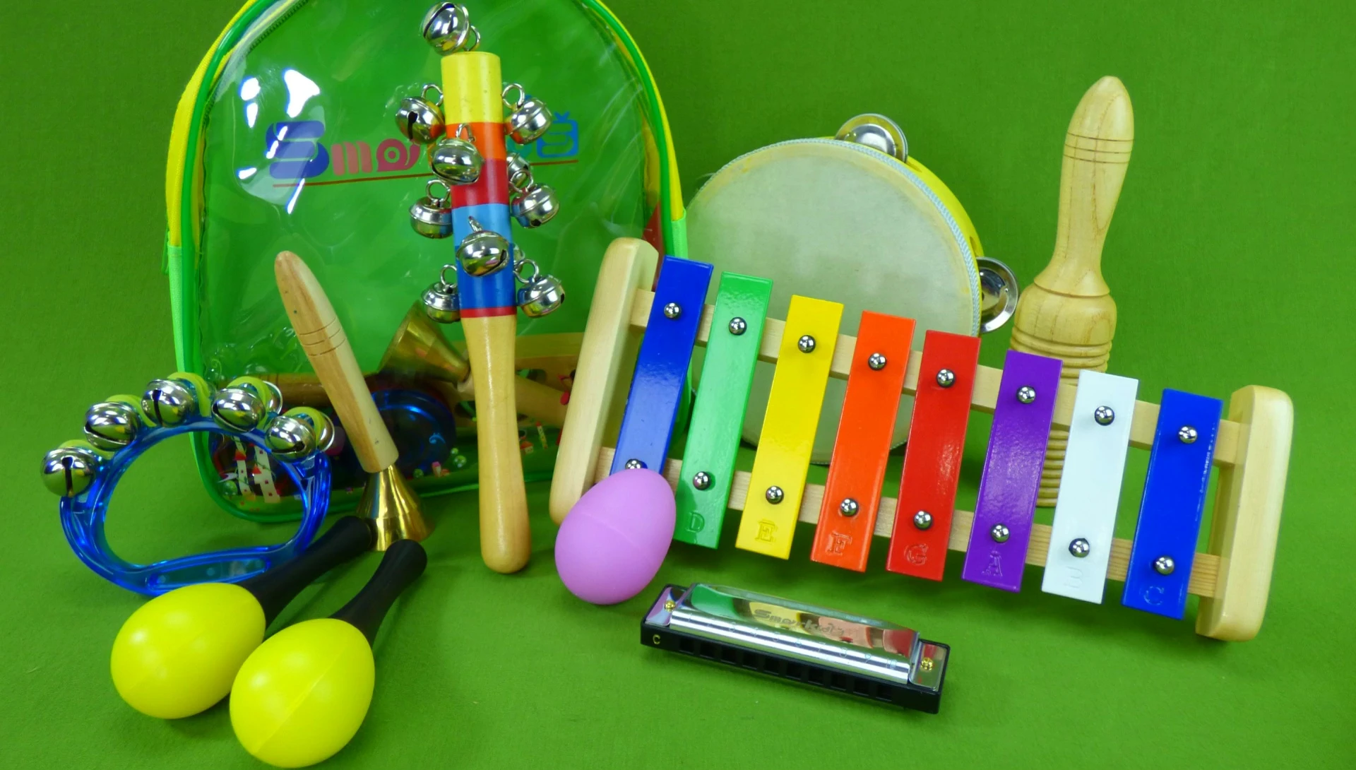 Final shot of the presenter with all the instruments.