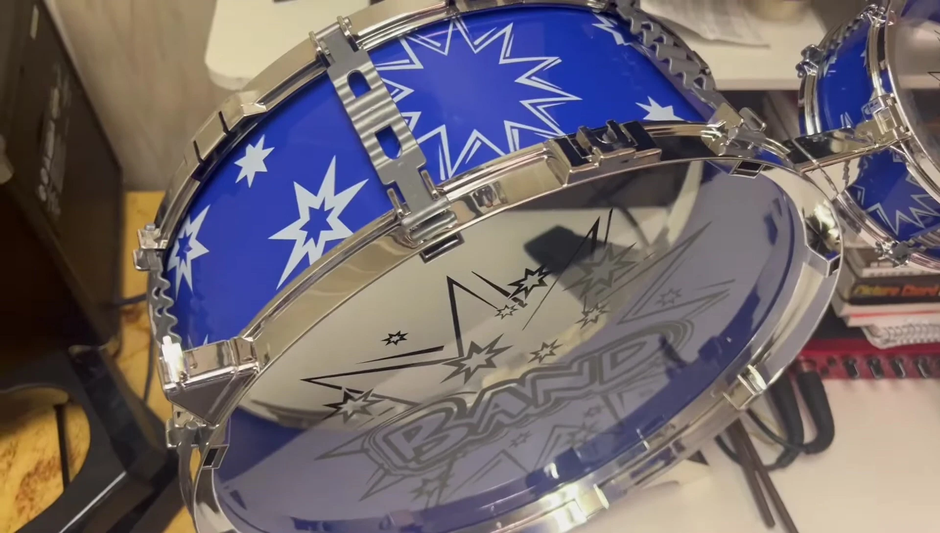Attaching a small drum using the provided clips.