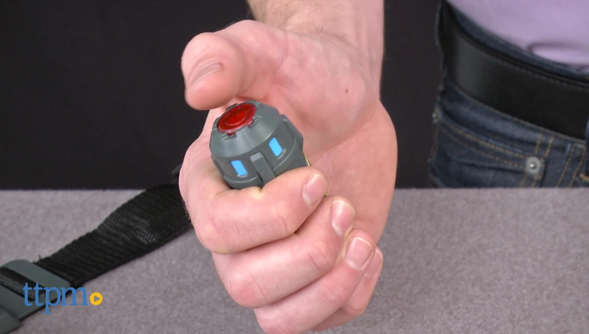 The Sonic Distractor being demonstrated.