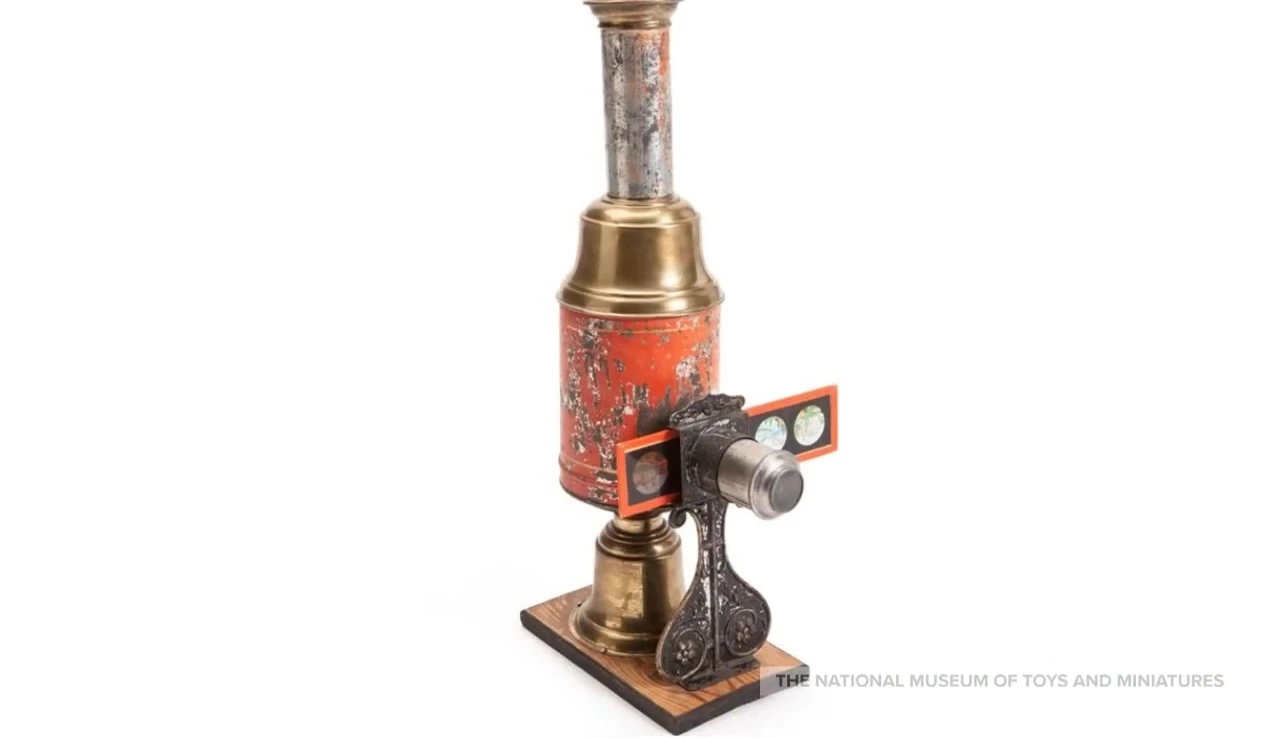 An image of a historical magic lantern projector.