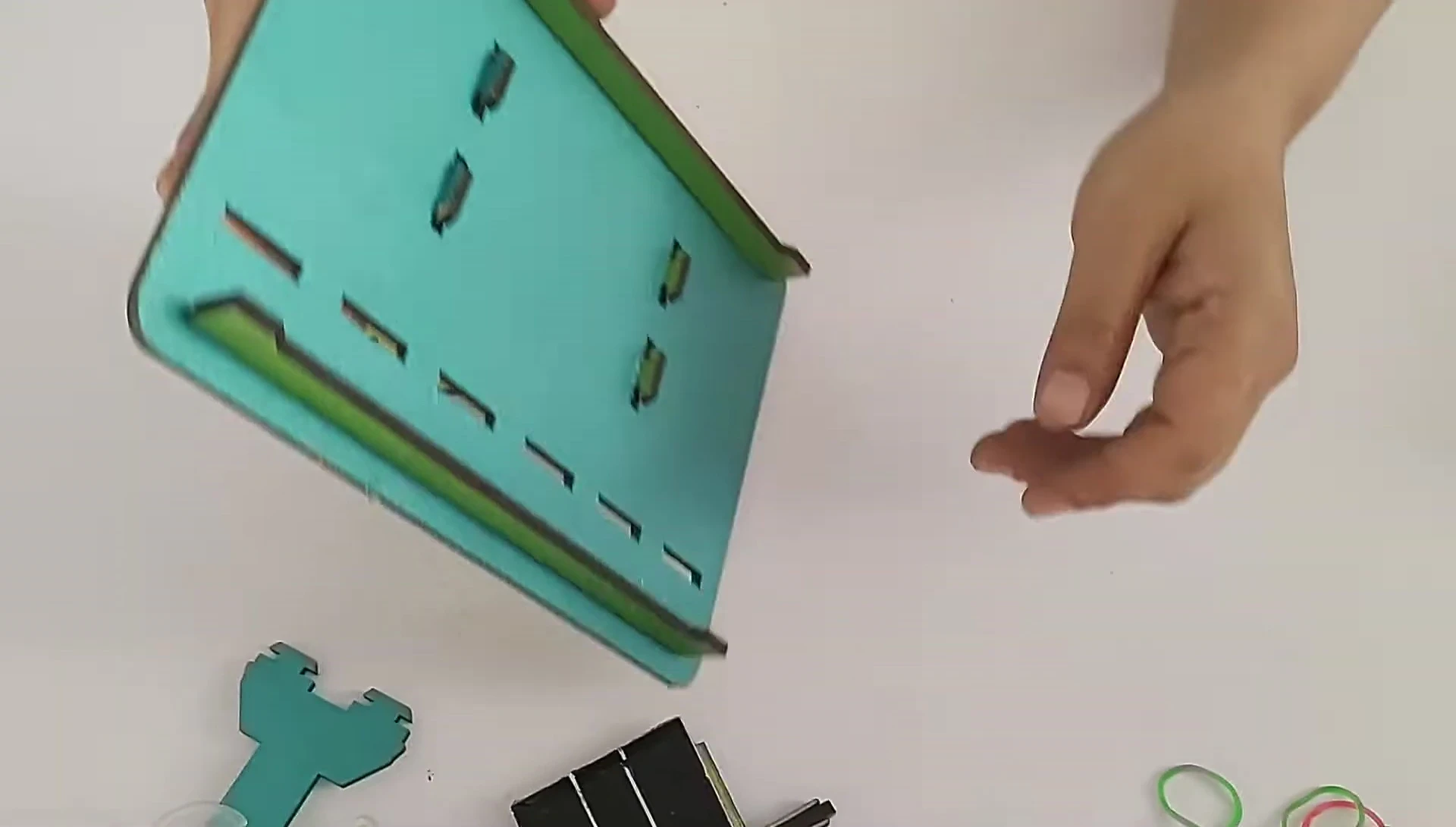 Securing the base with rubber bands