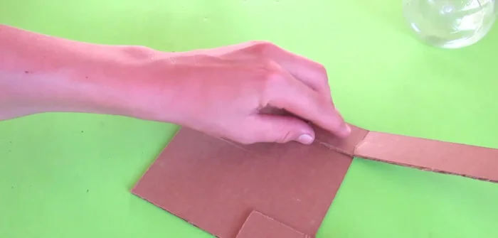 Create a base for the solar panels (the boat's roof) using glued cardboard pieces.