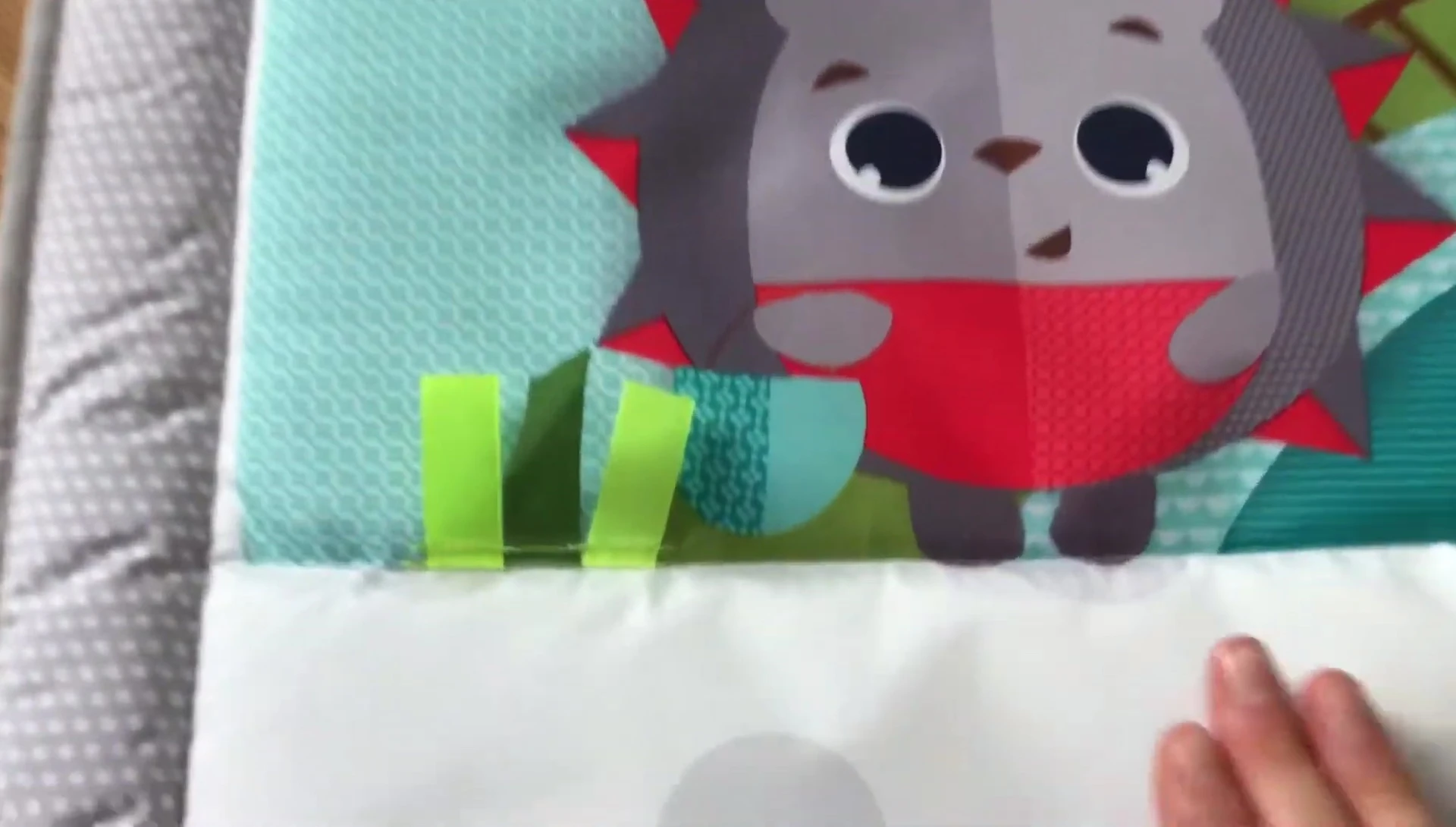 Close-up of the mat's material.