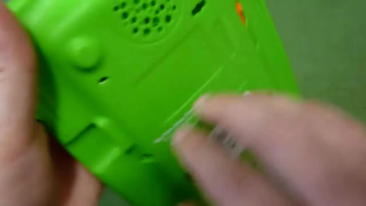 The device's on/off switch and volume control are shown.