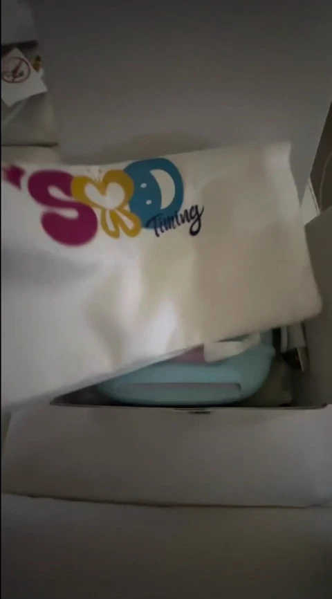 The included carry bag alongside the flashcard set.