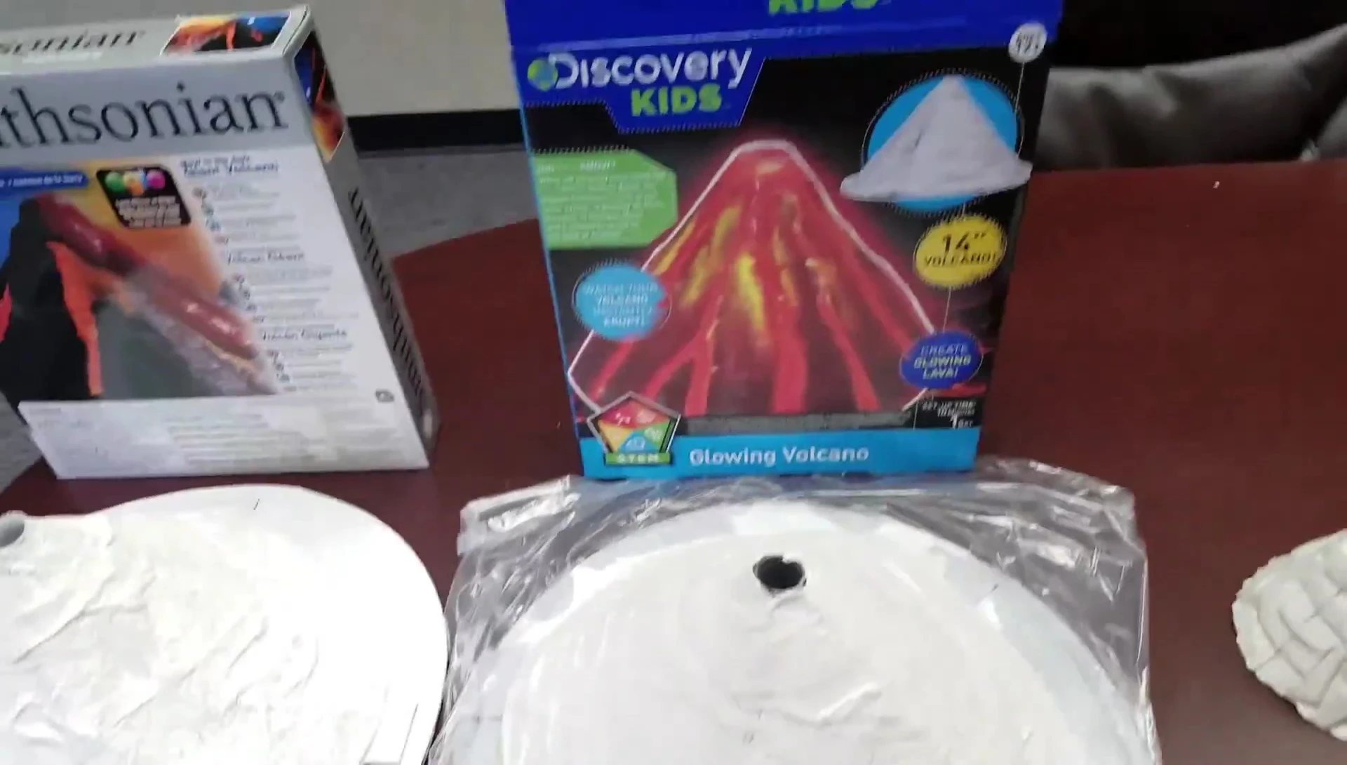 The Discovery Kids Glowing Volcano Kit box