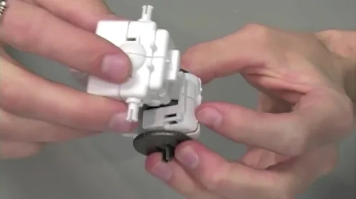 Connect Gearboxes: Attach upper and lower gearboxes.