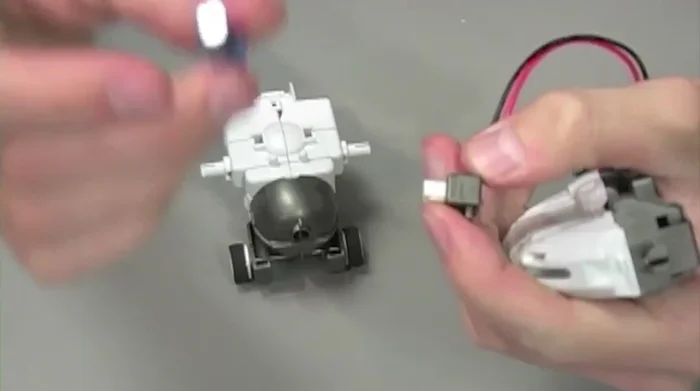 Power the Space Rover: Attach battery module and charge for 5 seconds.
