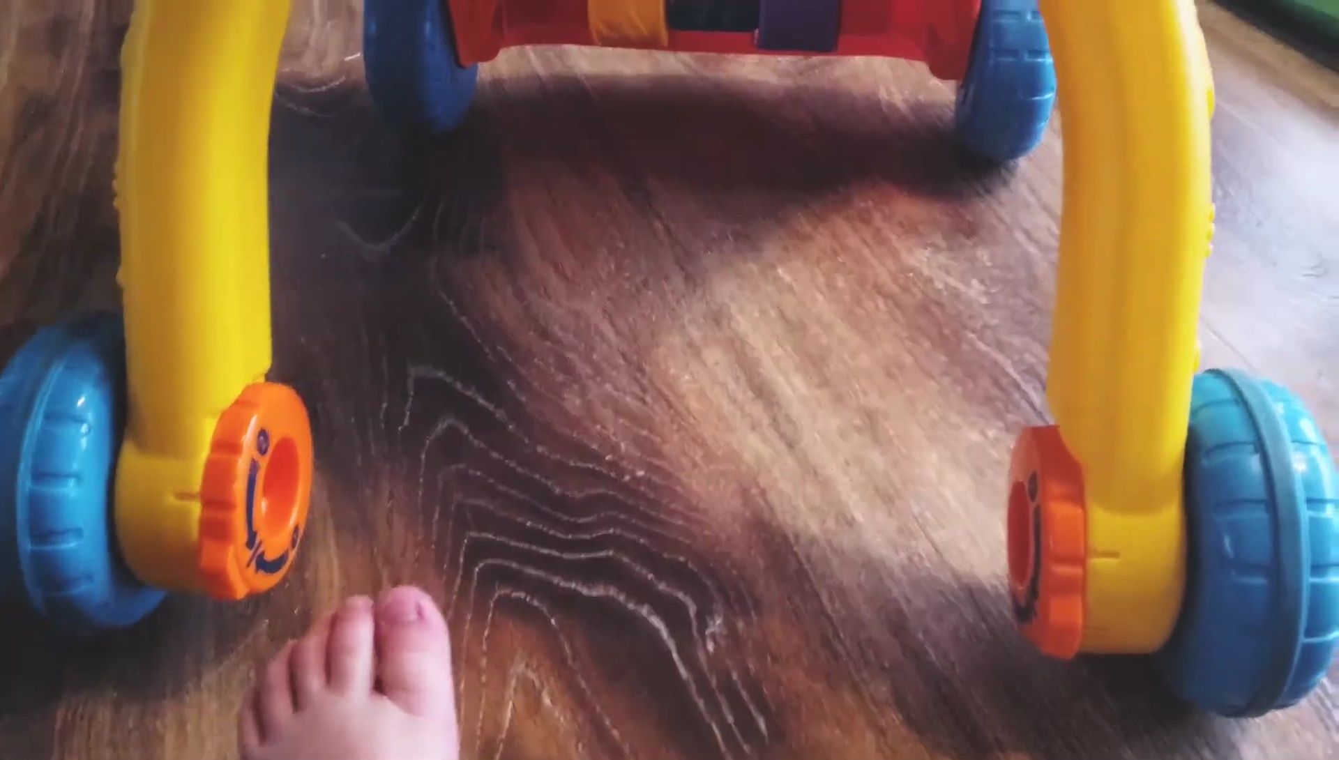 The reviewer gives the walker a 5-star rating.