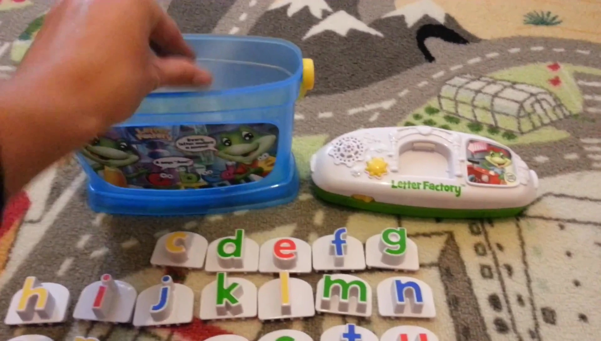 Repetition of letter C and its sound.