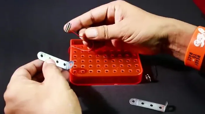 Connect the coil to the battery and stands.