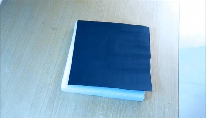 Prepare the base: Glue black paint or pepper onto a piece of cardboard that will serve as the base of the cooker.