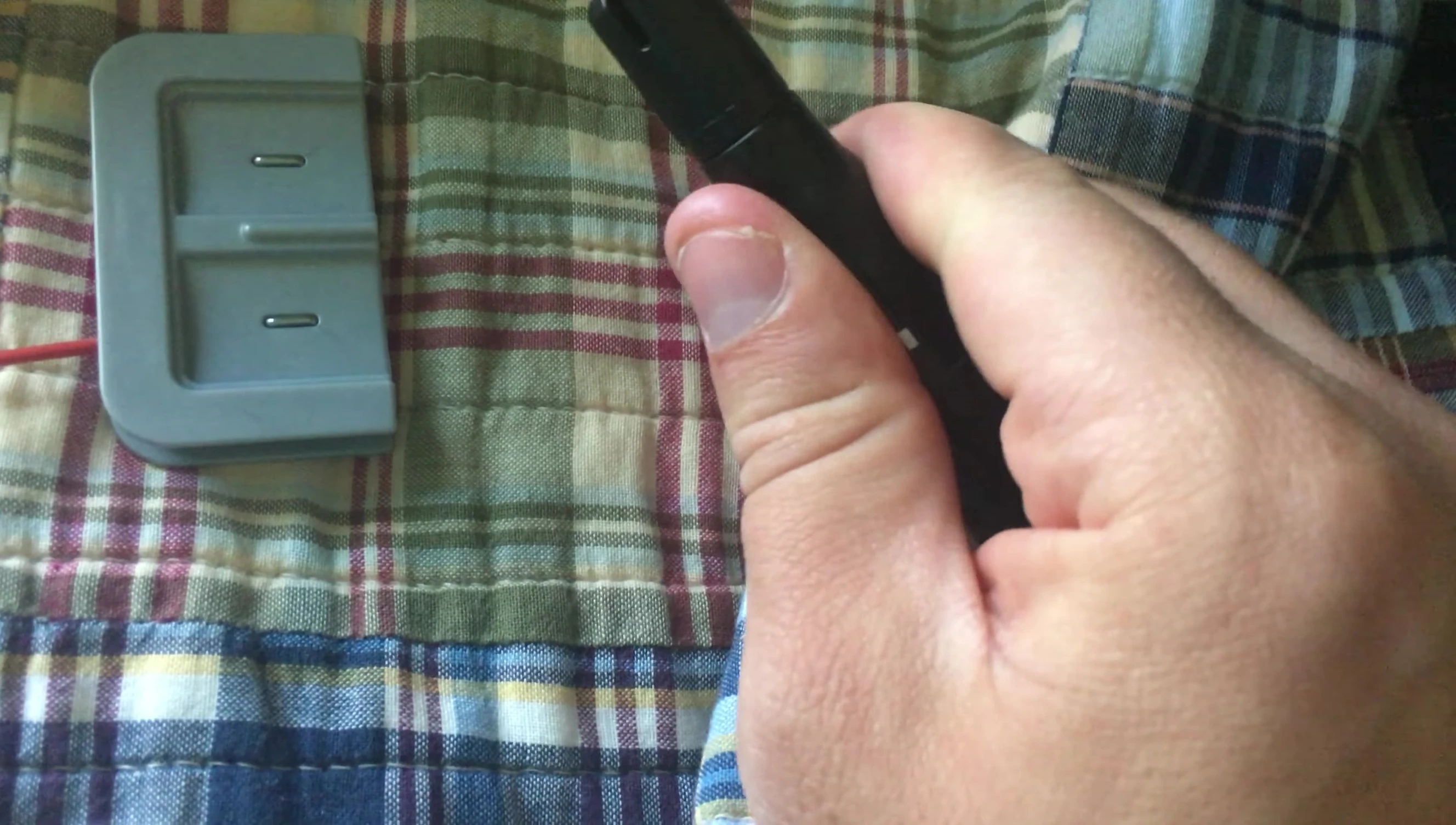 Revealing the secret compartment of the UV pen