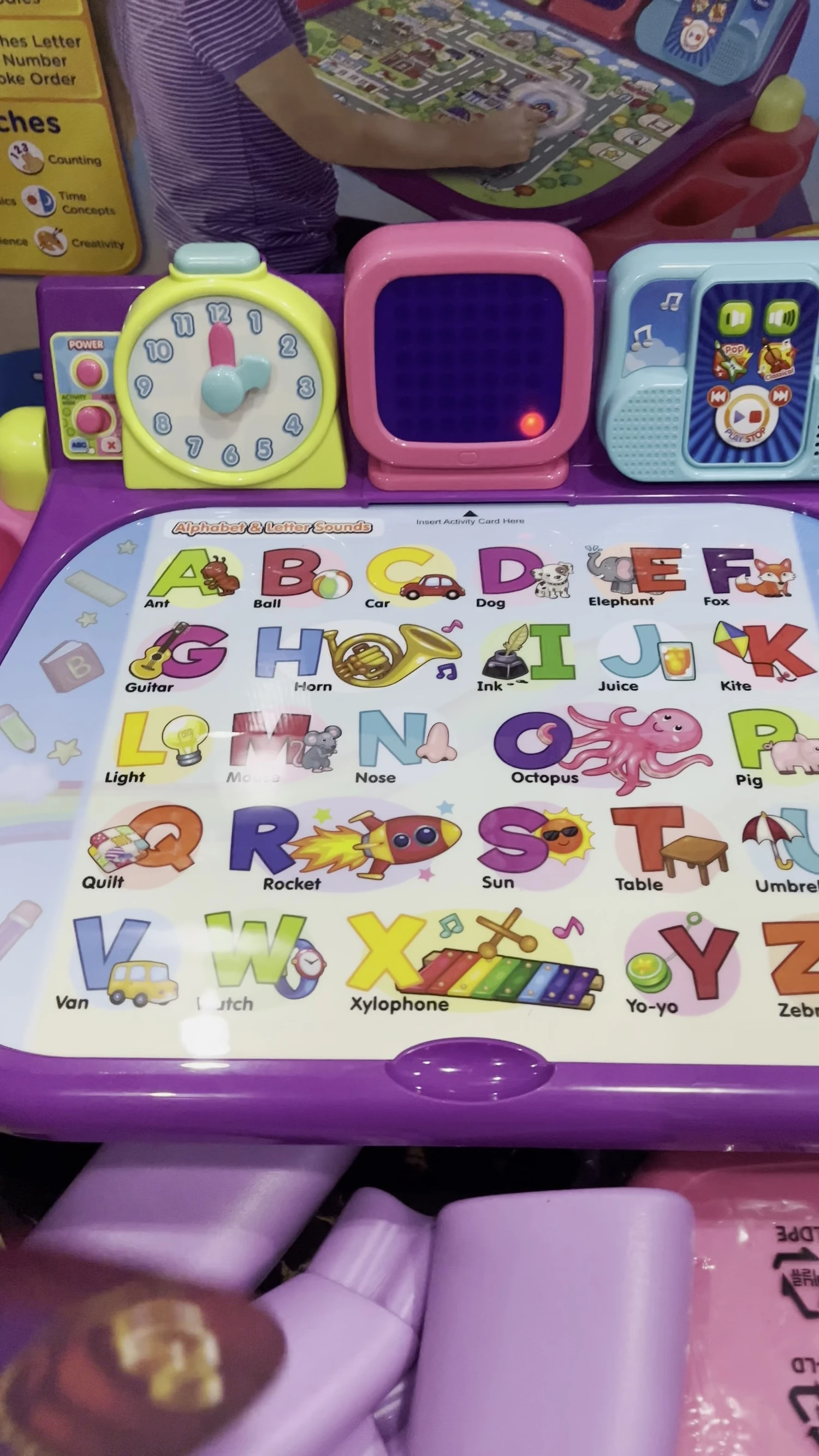 The screen displays various learning activities: human body and clothes.