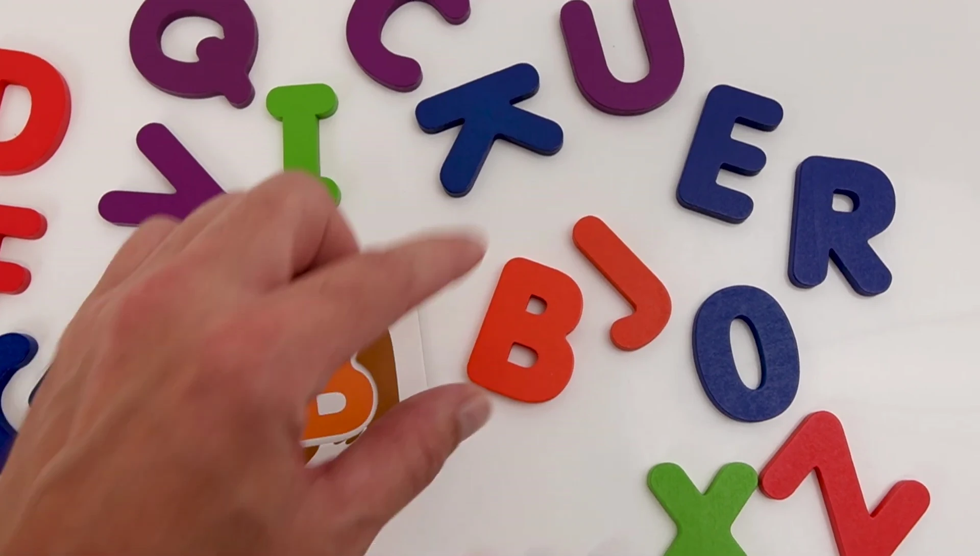 The child successfully locating the letter 'B' block.