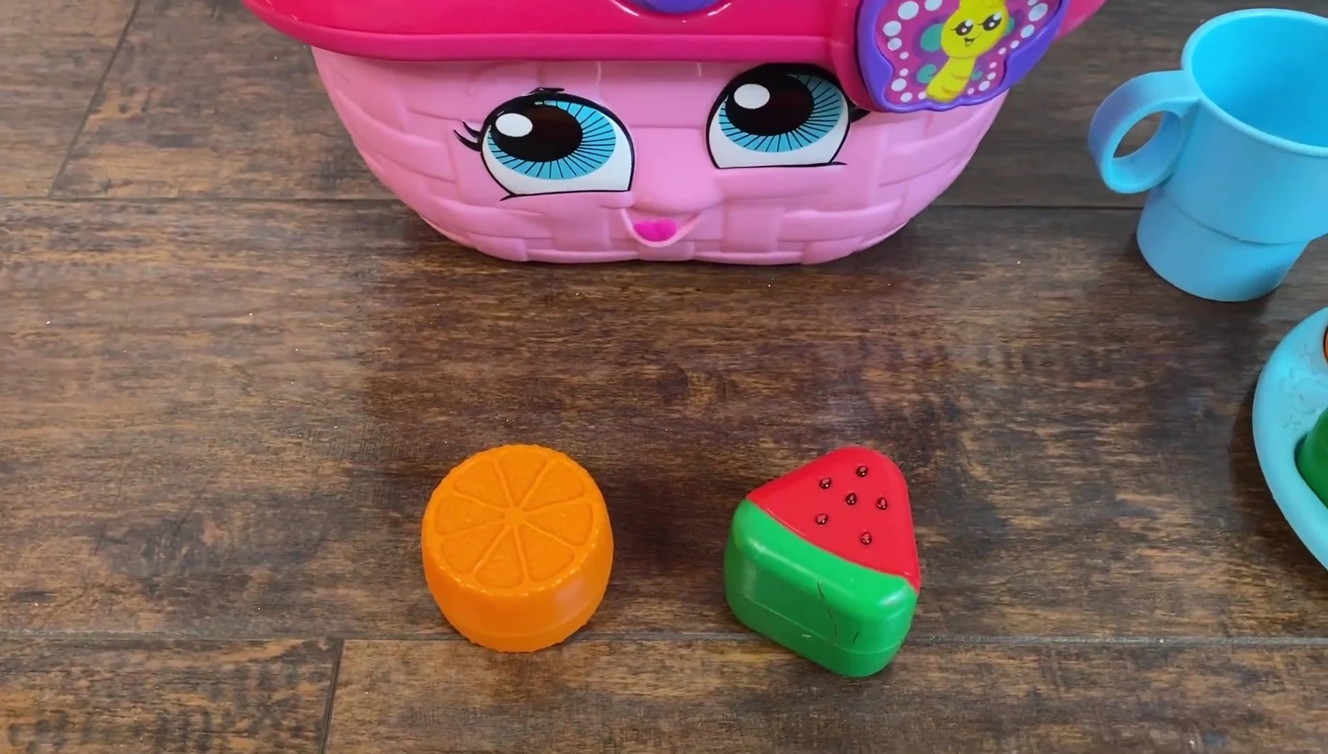 Example of shape matching with the food pieces