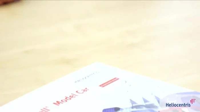 Use the model car's components (chassis, axis, photovoltaic module) to understand the system.