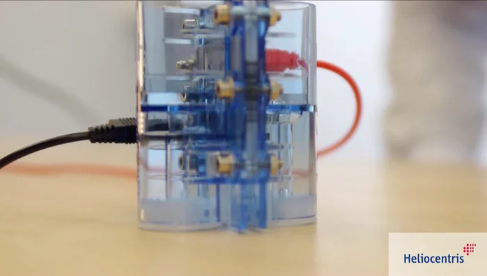 Consume the stored hydrogen and oxygen in the fuel cell to generate electricity and power the car.