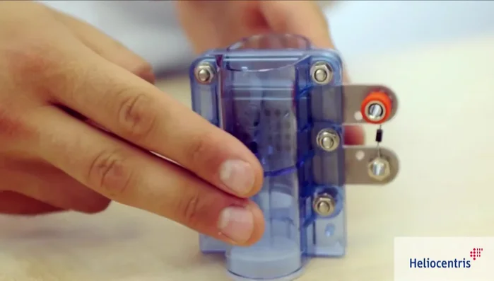 Consume the stored hydrogen and oxygen in the fuel cell to generate electricity and power the car.