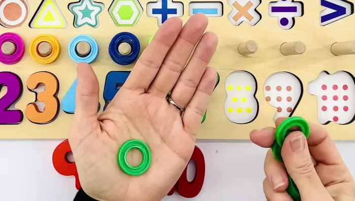 Count seven dark green rings.