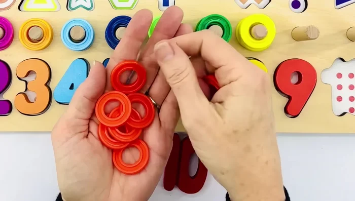 Count nine orange rings.