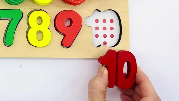 Count ten red rings.