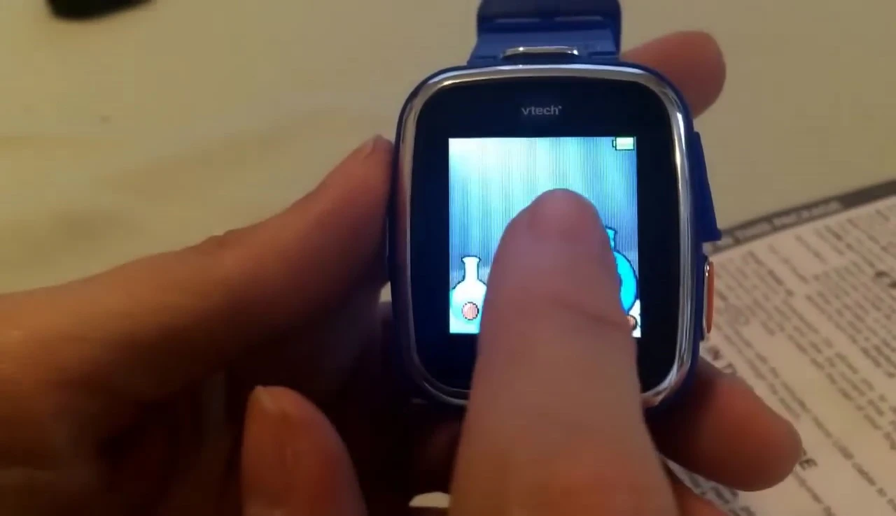 Screenshot displaying the various video effects, like split screen and fisheye, available in the smartwatch.